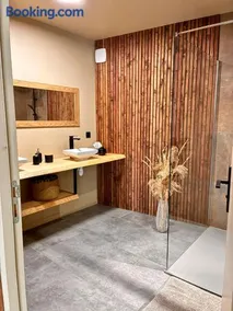 Superbe appartement avec jacuzzi et jardin privé - Image 3