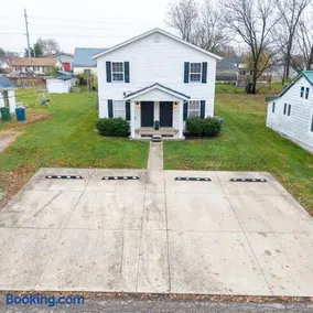 Near Ark Private Parking Patio 2 bed 1&half Bath - Image 2