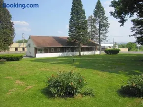 Pinecrest Motel - Image 2
