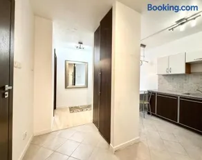 Central Warsaw Apartment with Pool & Sauna - Image 5