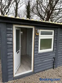 Trevessa camping pod - Image 4