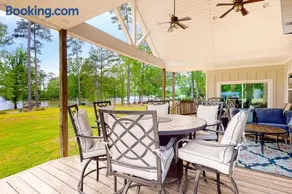 Elegant lakefront home with fast WiFi, large yard & dock - Image 3