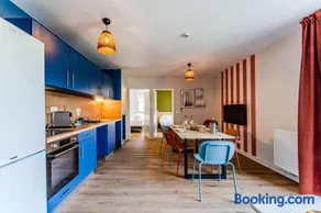 Luminous apartment with balcony and parking - Image 2