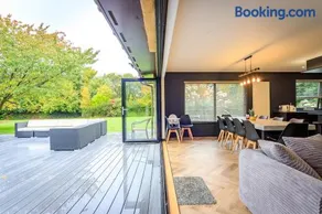 FAMILY FRIENDLY, HOT TUB, Fire Pit, Spacious & Modern - Image 4