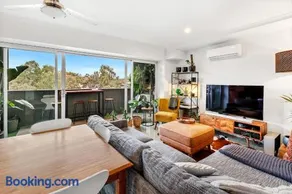 Stylish Bowden Apartment - Near CBD - Image 1