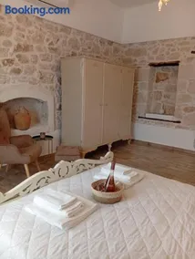 Tselekos House Old renovated stone house crete - Image 5