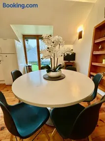 GITE DANINOU; meublé 3 chambres avec terrasse (1er étage du château) , salon et cuisine ouverte - Image 4