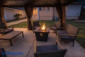8BR Luxe Family Escape, Arcade, Gazebo & Patio - Image 1