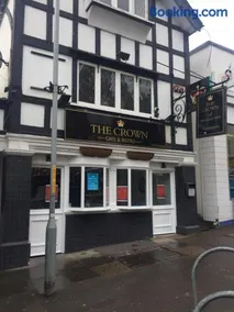 The Crown Bar & Guesthouse - Image 5
