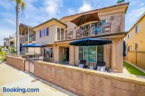 Palm Tree Getaway - Image 2