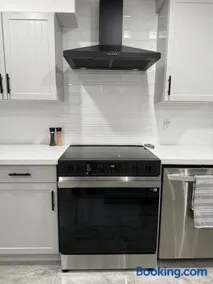 Modern & Stylish 2BR Apartment 658 - Image 3
