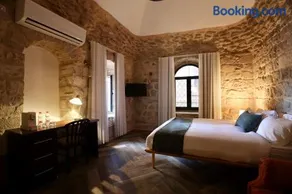 Petrakis Inn - Image 4