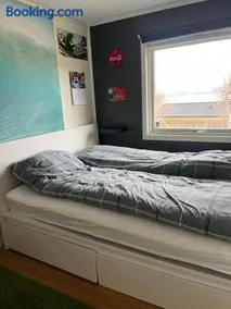 Hyggelig rom med kjøleskap og mikro samt eget bad og toalett, Nydelig utsikt over sjøen og kun 15 minutter fra Trondheim - Image 4