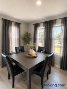Freshly Renovated 3BR Close to ECU - Image 3