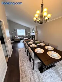 Bright & Spacious 5BR Modern Vacation Home - Near Disneyland & Beaches - Image 2