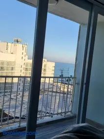 Beautiful remodeled condominiun with an impecable view to the beach and city avenues walk distance to the beach - Image 5