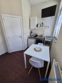 Petit studio dans la rue du Château - Image 2