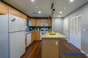 Waterfront Condo, 25ft from riverwalk, Pool & HotTub - Image 2