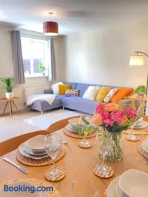 Oakley Vale House and Garden! Free Private Parking, TV, Fully Equipped - Image 2