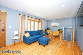 Five-bedroom home - Image 1