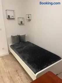 Zentrale Wohnung 1OG mit WLAN & Kaffee - Image 2