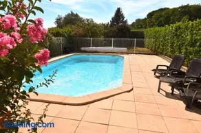 Décompression assurée - Super Calme - Jacuzzi Chauffé à remous - Jardin et Terrasse - Clim - Salle de Jeux avec Fresque Provençale - Grande Piscine Partagée au Sel - Maison spacieuse, tout équipée et joliment décorée - Proche des commodités - Image 2