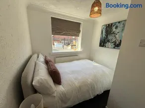 3 bed Jct 37 M1 luxury stay! - Image 4