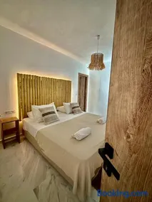 Athina Rooms - Lounge Apartments - Image 1