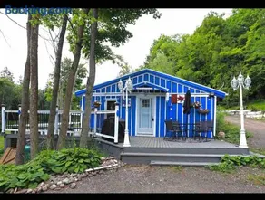 Renovated 2 Bedroom Cottage with Creek view - Image 2