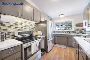 Modern Single-Level 2BR Easy Access & Office - Image 1