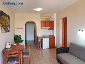 Ladis Hotel Apartments - Image 1