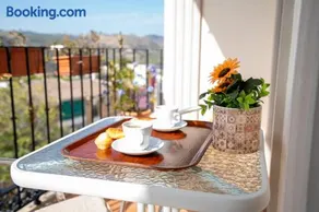 Encanto en Iznájar con terraza y vistas a la montaña - Image 3