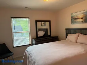 Beautiful Bed and Bath in South Charlotte - Image 4