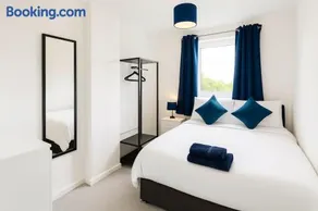Stoke Mandeville House - Sleep 6-8 - Image 1