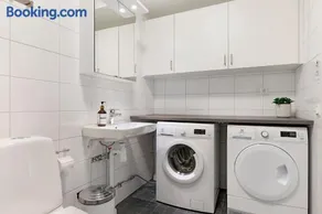 Guestly Homes - 3BR Modern Apartment - Image 4