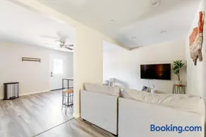 Beautiful spacious guest home - Image 3