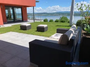 Villa au bord du lac de Morat avec vue imprenable - Image 1