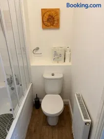 Cosy, Sleeps 5, Bathroom, Parking, Beautiful Beach Coast Sunset Ventnor 22RP - Image 2