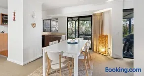 Forest Edge Villa - Family Friendly - Walk To Town - Image 4