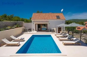 Unique Villa Pietra with heated private pool - Image 2