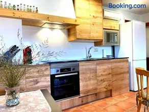Quiet apartment in the heart of town with a large terrace l'Abatanador - Image 3