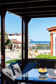 Villa Lea, stylish, with common pool - Image 2