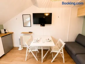 Cosy Appt - Near Station to Paris - Ideal Couple - Image 1