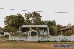 Dwellingup Retreat - Image 1