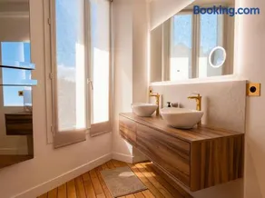 Spacious Designer Duplex 9 Guests Fully Renovated - Image 2