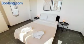 Private Parking - Balcony - Comfort & Light - Image 3