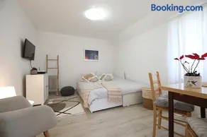 Apartment Mir - Image 1