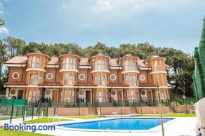 Apartamentos Torre Cristina - Image 1