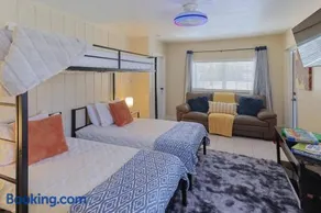 CasaBay 4 Bed 2 Bath House Ultimate Backyard Fun - Image 2
