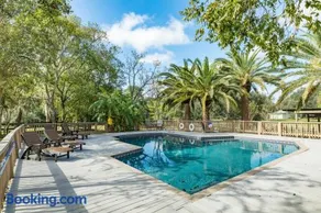 Stunning Waterfront Rental Property with Private Dock and Pool - Image 4